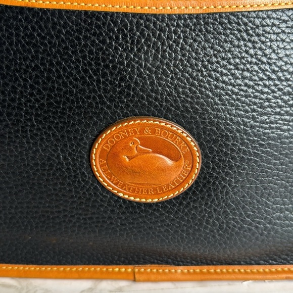 Dooney & Bourke Vtg equestrian blk Pebbled Leather with Brown Trim crossbody - Picture 6 of 15